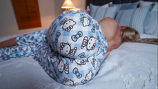 Ibu Tiri Bangun Pagi Liat Kontol Keras Anak Tiri, Bantu Tante Montok Crot Cepet Bawa Lampu.