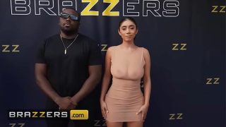 Violet Myers Mamerkan Lubang Crotnya Ke Paparazi
