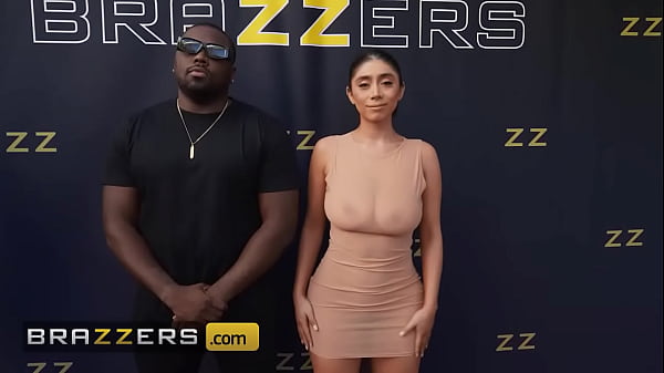 Violet Myers Mamerkan Lubang Crotnya Ke Paparazi