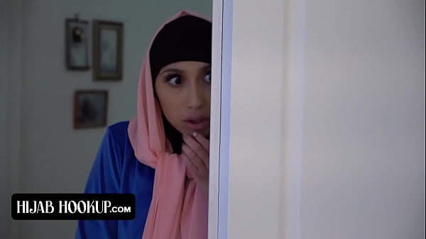 Gadis Muslimah Cantik Berhijab, Pantat Bulat Menggoda, Memek Sempit Dihajar Keras Instruktur Nafsu