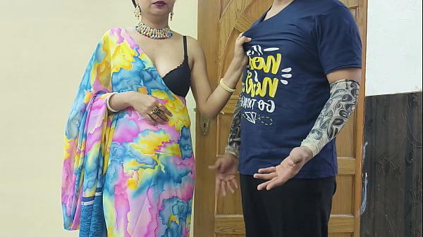 Ibu Tiri India Montok Seksi Bantu Anak Tiri Berhenti Merokok, Lalu Kasih Kenikmatan Seks Di Kamar.