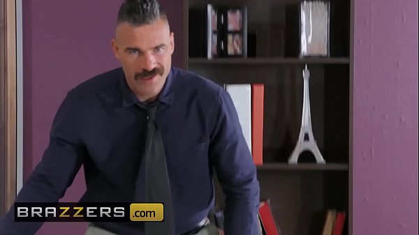 Bosok Gede Di Kantor – (monique Alexander, Charles Dera) – Bos Dikendalikan Remot – Bikin Basah, Ngeces, Crot Di Meja Kerja