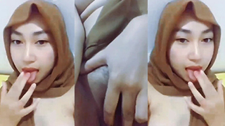 Abg Jilbab Manis Banget Pamerin Colmek, Memeknya Sempit Banget