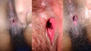 Ibu Montok Lagi Horny, Pamer Memek Desi Di Depan Kamera.