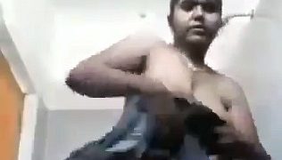 Tante Lokal Mandi Pamer, Basah Kuyup Bikin Nafsu