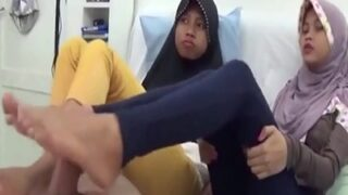 Tonton Video Mesum Dua Cewek 18 Tahun Di Bangladesh Saling Menjilat Kaki Dan Memuaskan Nafsu Bejat.