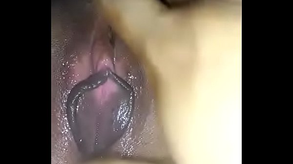 Cewek India Lagi Masturbasi, Nafasnya Berat, Jari-jarinya Sibuk Di Dalam Celana.