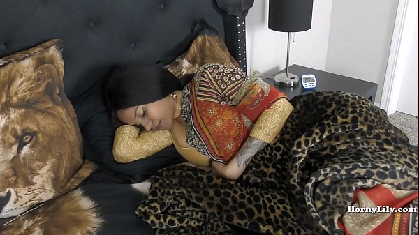 Anak Tiri Gak Kuat Nahan, Akhirnya Minta Bantuan Ibu Tiri Buat Pelampiasan
