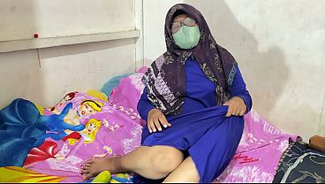 Wanita Berhijab Lagi Mainin Diri Sendiri, Nikmatin Sensasi Panas Yang Bikin Nafsu Makin Membara.