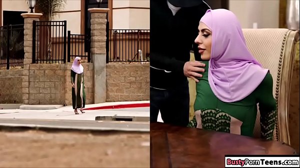 Babe Arab Ngen**t Kontol Sambil Digenjot.