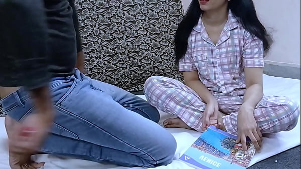 Buka Baju Adik Perempuan, Telanjangin, Lalu Digenjot Di Depan Keluarga.