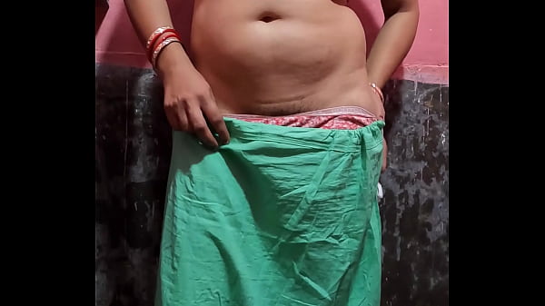 Istri Desi Lagi Cukur Bulu Memeknya, Basah Semua.